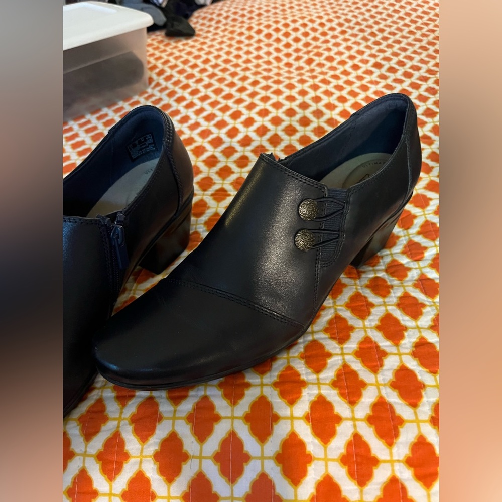 Clarks 12N Navy Blue 1.5 heel